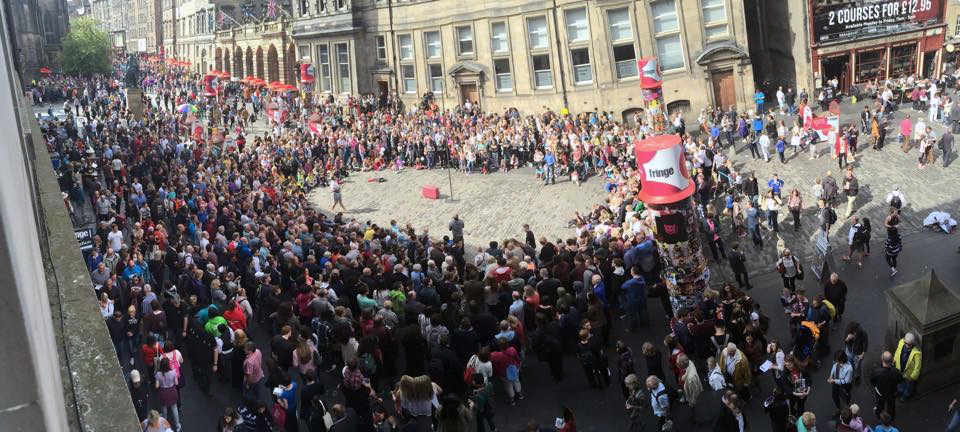 big crowds at edinburgh fringe
